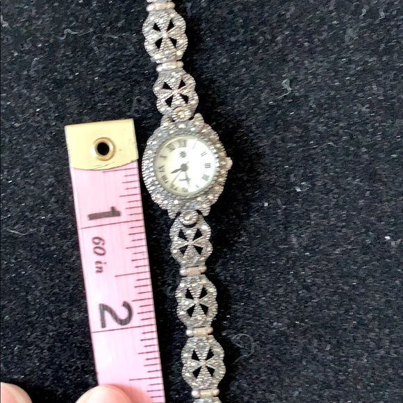 Watch w/Black crystal & black metal quartz guc - Picture 4 of 9